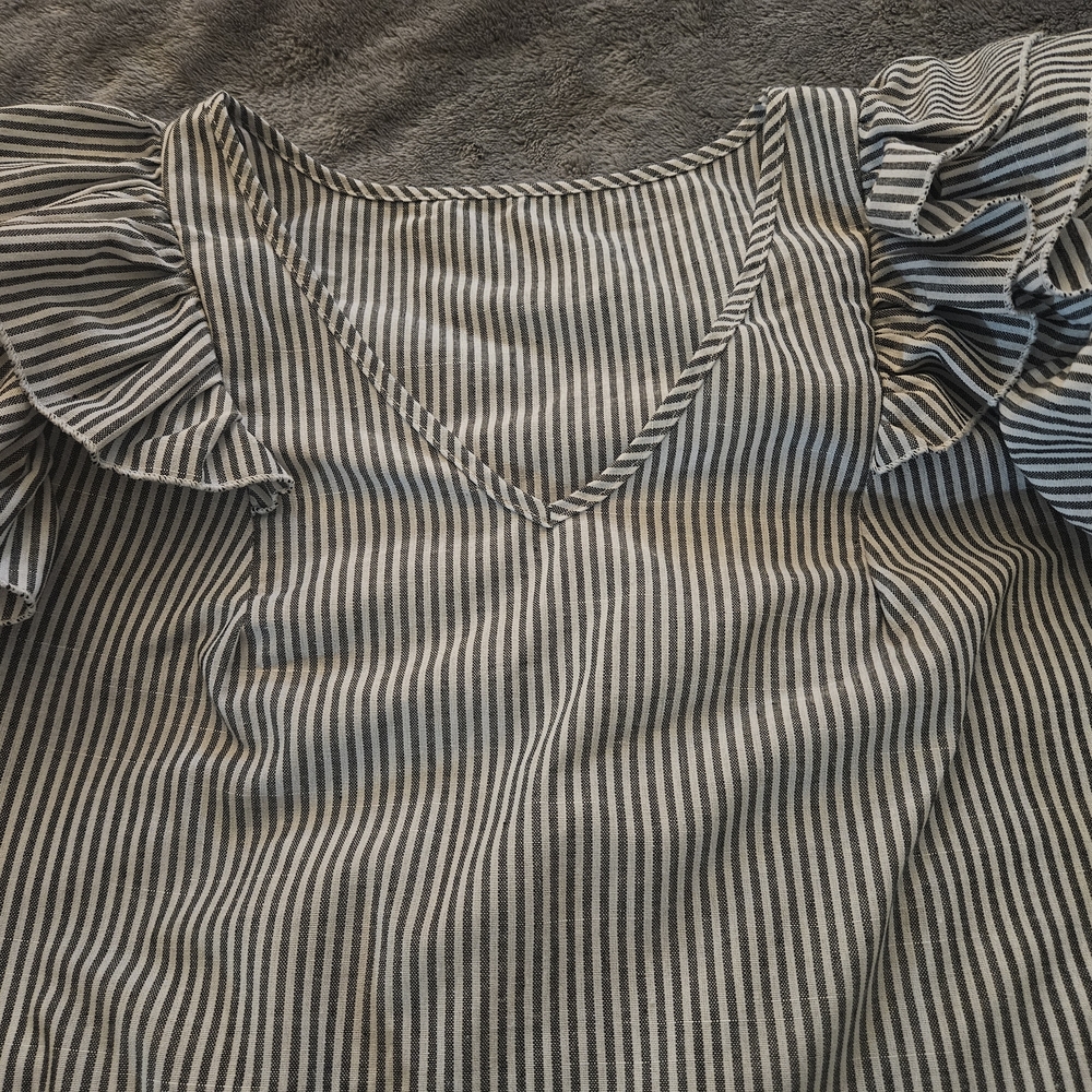 Striped Ruffle Sleeve Top - Picture 3 of 3